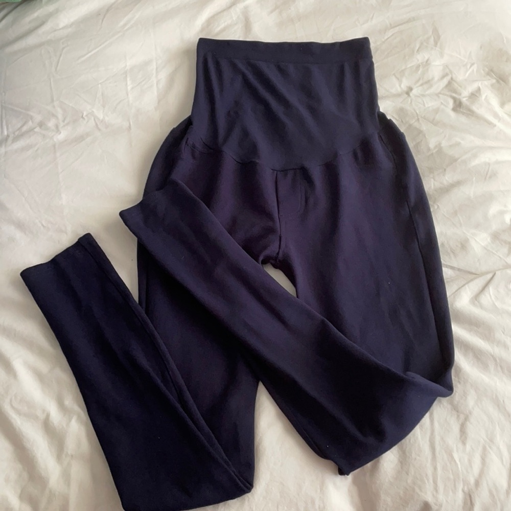 Ingrid & Isabel skinny maternity pants